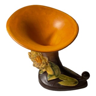 Vintage 1940s Roseville Cornucopia Vases Raised Water Lily Floral Design 177-6" Pair For Sale