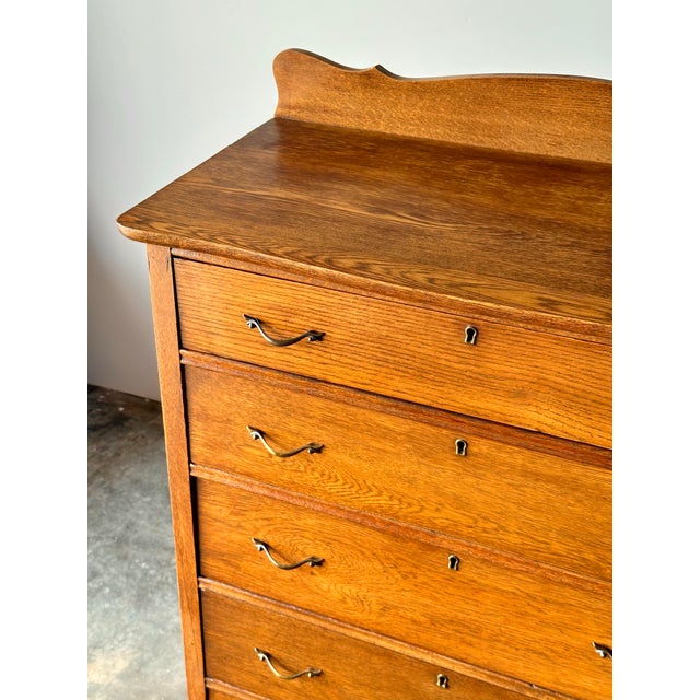 Antique Scalloped Quarter-Sawn Golden Oak Chest of Drawers For Sale In Greensboro - Image 6 of 12