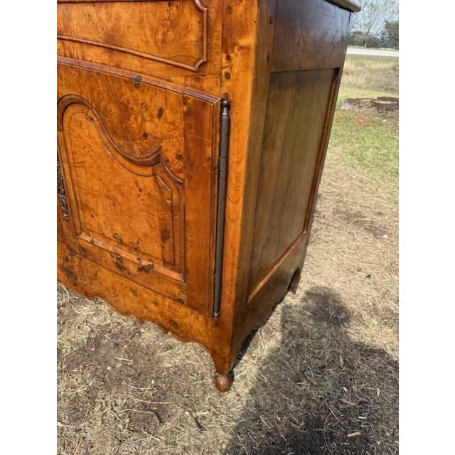 18th Century French Provinciale Louis XV Solid Burl Walnut Sideboard / Buffet For Sale - Image 10 of 18