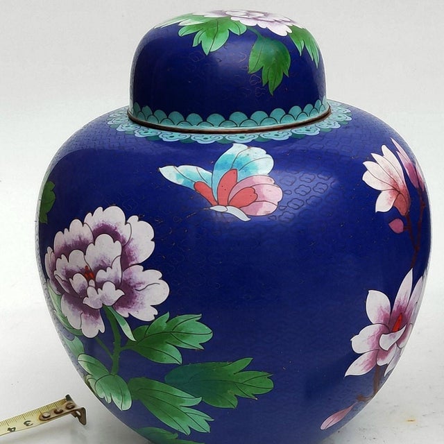 Blue Pair of Vintage Cloisonné Jars | Blue Ground Butterfly & Floral Motif With Lids For Sale - Image 8 of 9