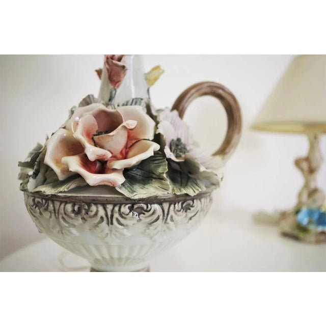 Abat jour bassano with flowers from the '50s. measurements are: h50,5 x w29 x d29 h32 x d22 this piece has an attribution...