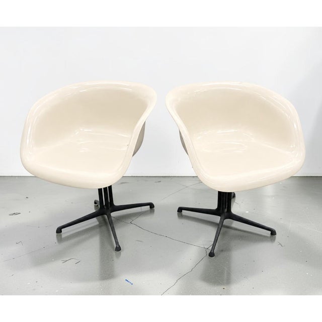 Mid-Century Modern Mid Century Eames for Herman Miller “La Fonda” Parchment Fiberglass Arm & Side Chairs - Set of 4 For Sale - Image 3 of 13