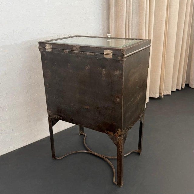 1940s Industrial Brushed Steel Top Opening Medical Apothecary Display Cabinet For Sale - Image 12 of 12