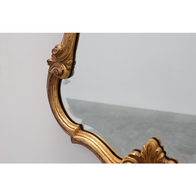 Gold Florentine Style Giltwood Mirror with Acanthus Crest and Bevelled Glass, 1950s For Sale - Image 8 of 11