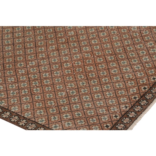Traditional Vintage Distressed Rug, Rust-Beige Geometric Diamond Pattern - Rug & Kilim For Sale - Image 3 of 8