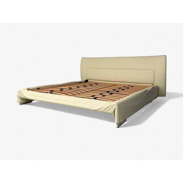Molteni & C., Cream Leather, Chrome, King Size Bedframe, Italy, 21st C. For Sale - Image 4 of 13