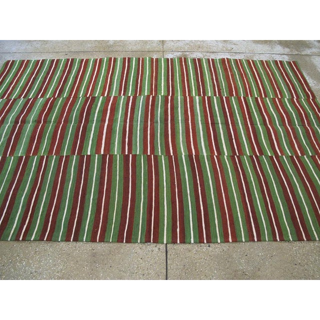 Green Galerie Shabab Collection Mid-20th Century Handmade Turkish Flat-Weave Kilim Room Size Accent Rug For Sale - Image 8 of 10