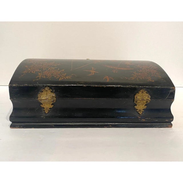 Lacquered Chinoiserie Wig Box For Sale - Image 4 of 6