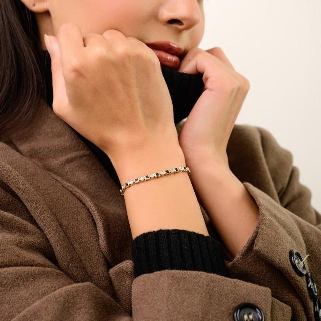 3.70 Ct Princess Cut Natural Blue Sapphire & Diamond Tennis Bracelet in 14k Gold For Sale In New York - Image 6 of 14