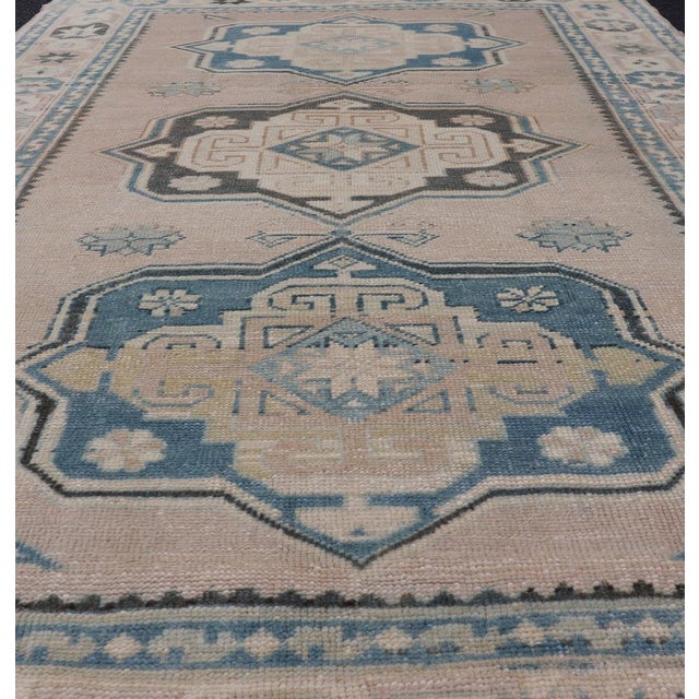 Traditional Vintage Turkish Oushak Rug With Soft Beige and Blue Medallion Patterns For Sale - Image 3 of 10