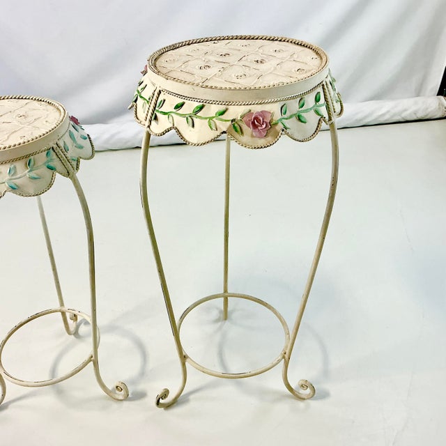 Antique White 1950s Vintage French Style Boho Chic Scalloped Tole Rose Plant Stands - Set of 2 For Sale - Image 8 of 18