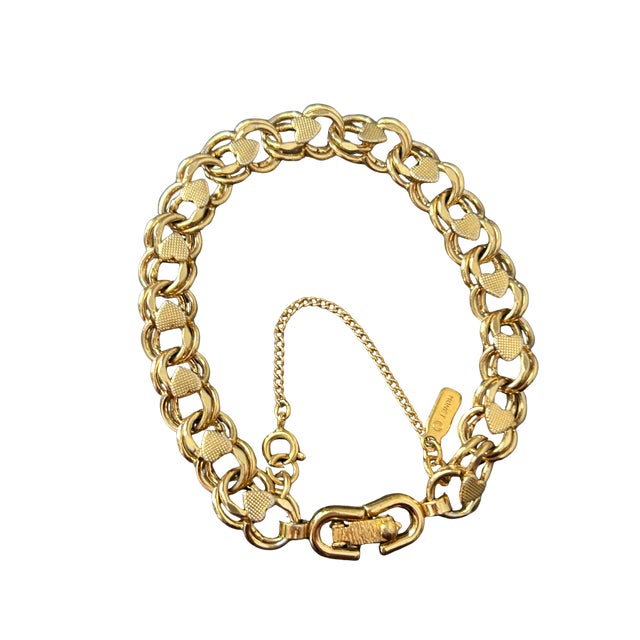 Vintage Monet Signed Gold-Tone Textured Heart Link Charm Bracelet | Mid-Century Designer Costume Jewelry For Sale - Image 6 of 8