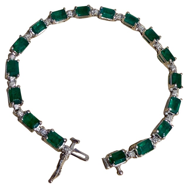 9 Carat Emerald Cut Emerald and Diamond Tennis Bracelet 14 Karat White Gold For Sale In New York - Image 6 of 8