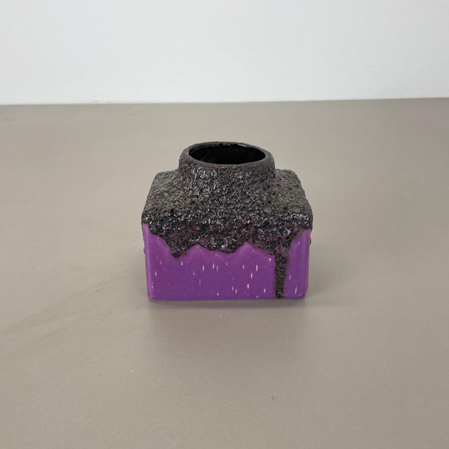 Fat lava art vase Producer: ES Ceramics, Germany Decade: 1970s This original vintage vase was produced in the 1970s in...