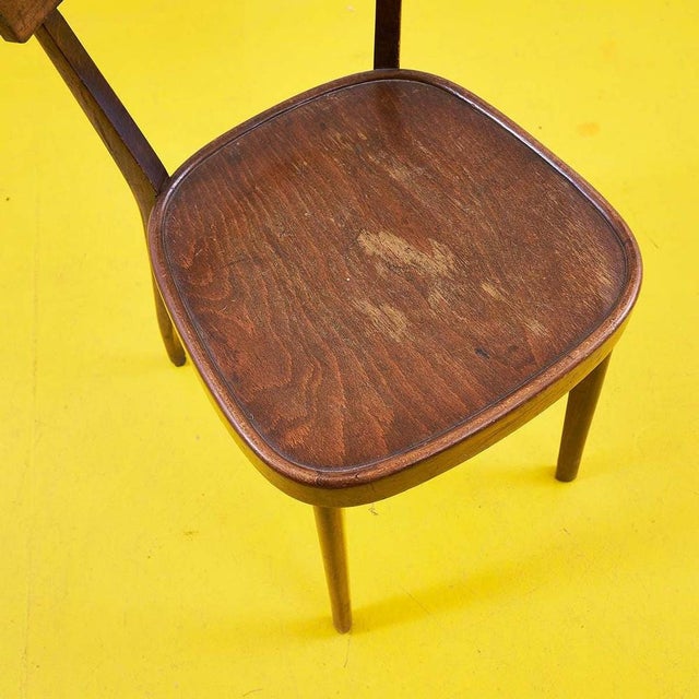 Discover the timeless beauty of this vintage wooden chair, perfect for any room in your home. With a minimalist design and...