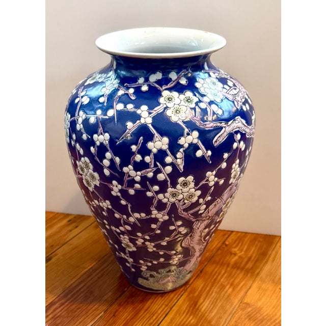 Chinoiserie Blue and White Porcelain Vase For Sale - Image 3 of 10