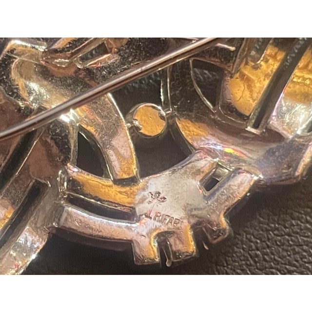Alfred Philippe Crown Trifari Art Deco Rhodium Plated Bow Pin (1940s) For Sale - Image 9 of 9