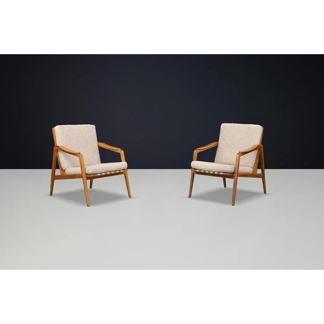 Pair of Mid-Century Lounge Chairs in French Ash with New Teddy Upholstery, 1960s Discover timeless elegance and cozy...
