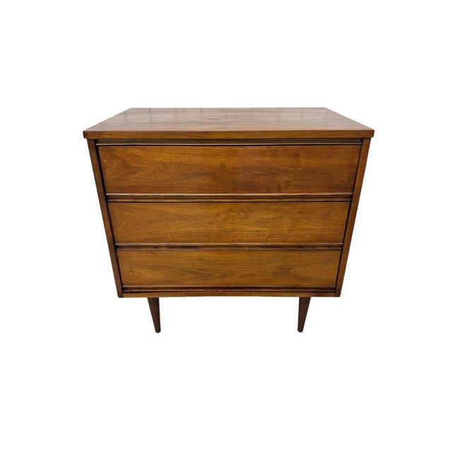 Mid-Century Modern 3-Drawer Walnut Bachelor Chests - Set of 2 - Refinished! For Sale In Philadelphia - Image 6 of 8
