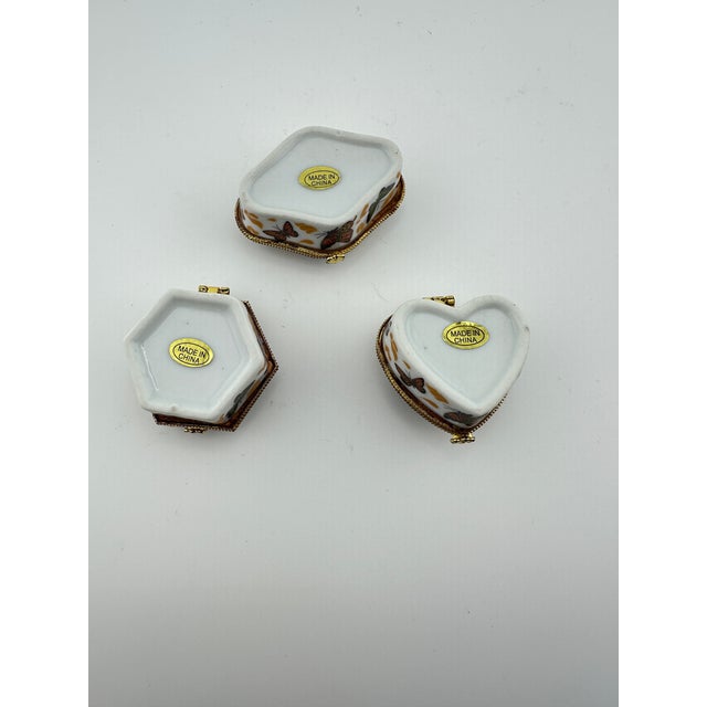 Chinese Ceramic Butterfly Trinket Boxes For Sale - Image 3 of 9