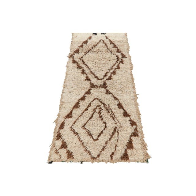 1950s Vintage Moroccan Runner Rug in Beige-Brown With Diamond Medallions | Rug & Kilim For Sale - Image 5 of 7