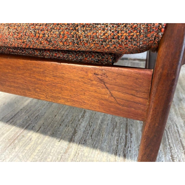 Matched Pair of Original Jens Risom Mid-Century Modern Lounge Chairs – Authentic Labels – Vintage Danish Modern Walnut Armchairs For Sale - Image 10 of 12