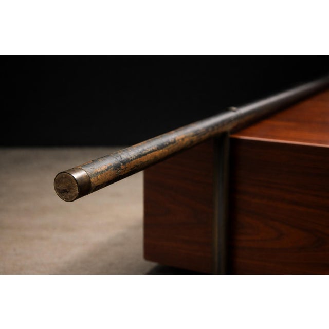 “Mf 710” Modular Bookshelf in Rosewood & Metal, Geraldo De Barros for Unilabor, Brazil, C. 1955 For Sale - Image 10 of 17