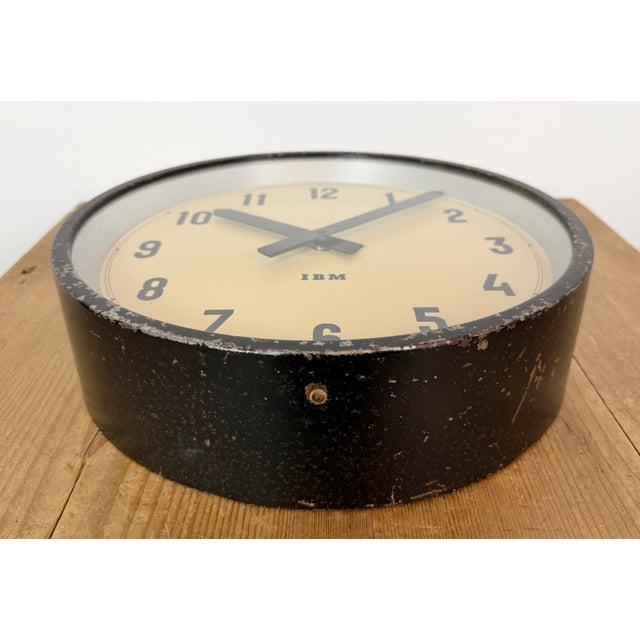 Industrial Black Factory Wall Clock from IBM, 1950s For Sale - Image 11 of 17