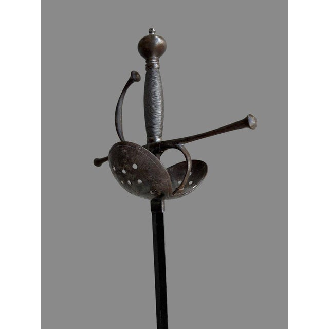 17th century shell-shaped rapier with a taza For Sale - Image 4 of 4