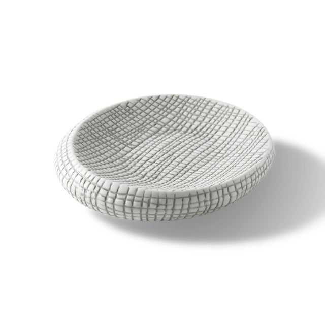 Contemporary Raffia Bath Accessories Soap Dish in Porcelain For Sale - Image 3 of 3