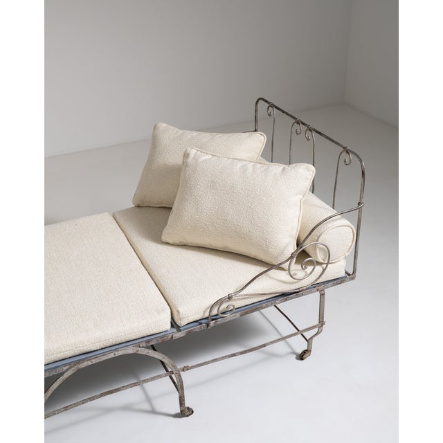 1900 - 1909 Early 20th Century French Wrought Iron Daybed With Cushions For Sale - Image 5 of 18