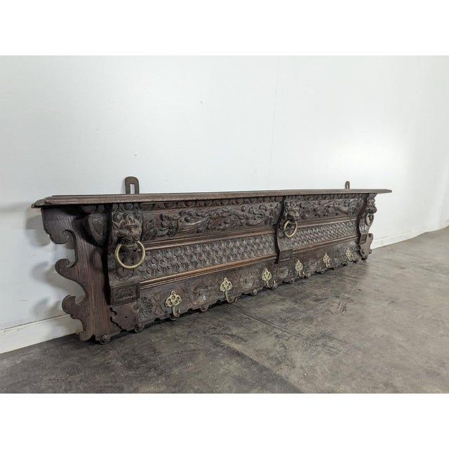 Late 19th Century Renaissance Style Wall Shelf in Oak, in Very Good conditions.