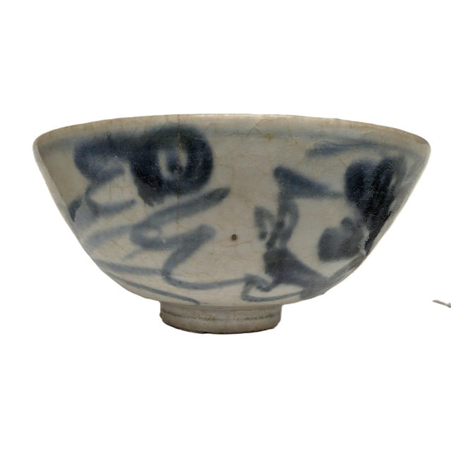 17th Century Antique Chinese Ming Dynasty Porcelain Swatow-Ware Bowl Dragon and Phoenix Motif For Sale - Image 5 of 7