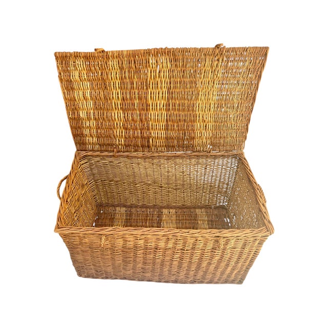 Early 20th Century Antique English Wicker Storage Trunk Chest With Hinged Lid | Early 20th Century For Sale - Image 5 of 18