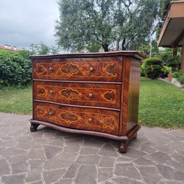 Brown Lombard Chest of Drawers in Walnut with Inlays, 1680 For Sale - Image 8 of 11