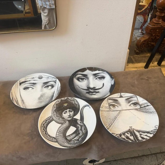 Four 1970s 26 Cm Porcelain Wall Plates Temi E Variazioni by Piero Fornasetti For Sale - Image 13 of 13