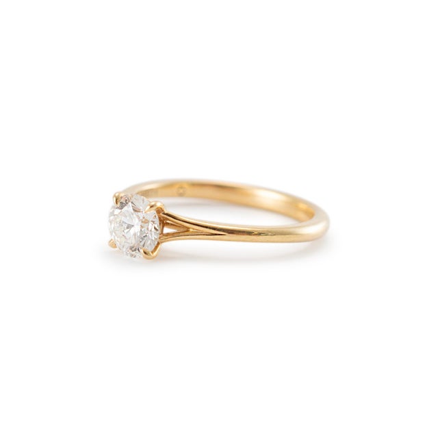 Early 21st Century De Beers 18k Yellow Gold Classic Round Brilliant Solitaire Engagement Ring Size 6.5 For Sale - Image 5 of 11