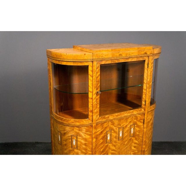 Wood Art Deco Display Case in Birch For Sale - Image 7 of 18