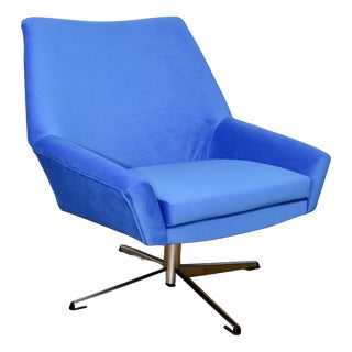 Vintage Jade Series Swivel Lounge Chair with Blue Cornflower Velvet Upholstery, GDR, 1970s For Sale