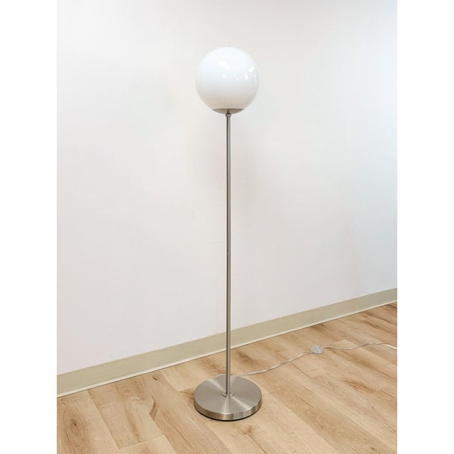 Mid-Century Modern Chrome Lollipop Table Lamp Vintage MCM White Tinted Top Space Age Lighting For Sale - Image 3 of 8