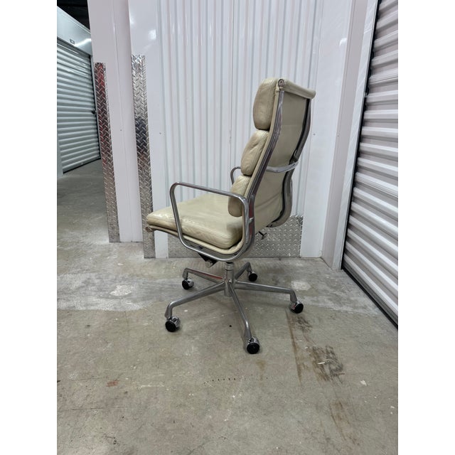 The Eames Soft Pad Executive Chair designed by Charles and Ray Eames is a hallmark of modern design, known for its...