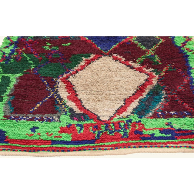 Berber Tribes of Morocco Vintage Boujad Moroccan Rug, 03'05 X 04'07 For Sale - Image 4 of 10