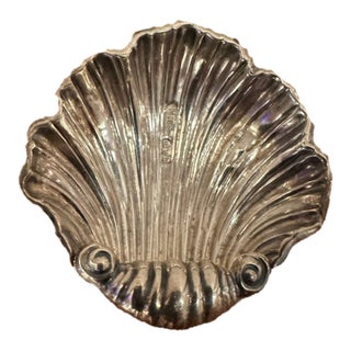 Late 19th Century Victorian English Sterling Silver Petite Bowl in Charming Oneida Shell Shape For Sale