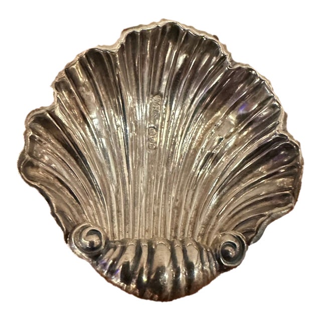 Late 19th Century Victorian English Sterling Silver Petite Bowl in Charming Oneida Shell Shape For Sale