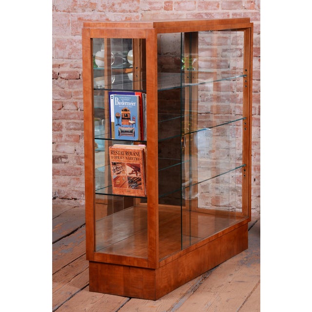 Art Deco Display Cabinets in Maple, Glass, and Mirror, Czech, 1930s, Set of 2 For Sale - Image 14 of 18