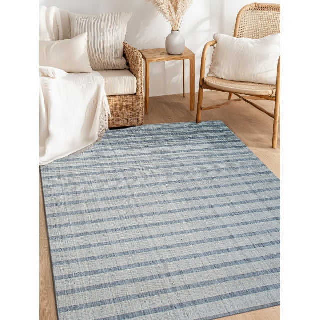 Luxurious Timeless Gray Handmade Wool Rug, Country of Origin: India. This exceptional piece showcases the fine...