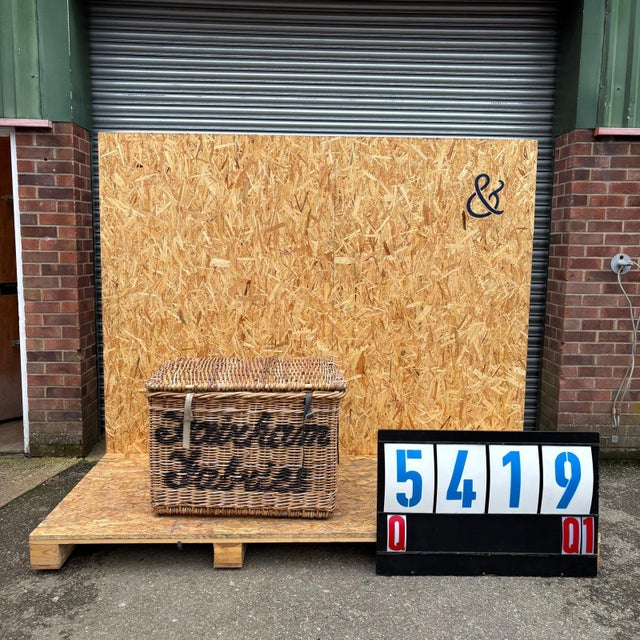 English Wicker Baskets, 1920s For Sale - Image 3 of 3