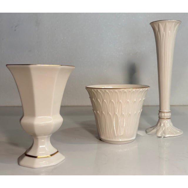 Hollywood Regency Lenox Ivory and Gold Vase Curation- Set of 3 For Sale In Palm Springs - Image 6 of 7