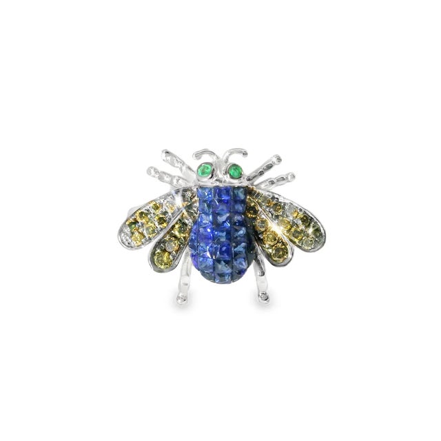 Contemporary Late 20th Century 18K White Gold Sapphire Champagne Diamond Emerald Bee Fly Ring Estate, Size 7.5 For Sale - Image 3 of 3