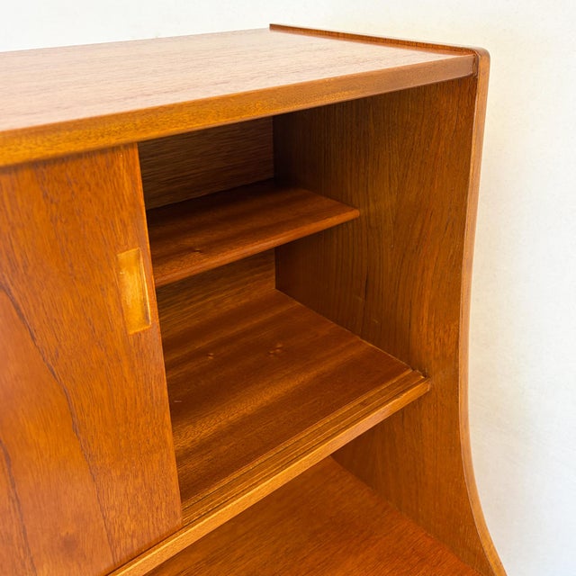 Teak Highboard with Drinks Cabinet from Jentique, 1950s For Sale - Image 9 of 15